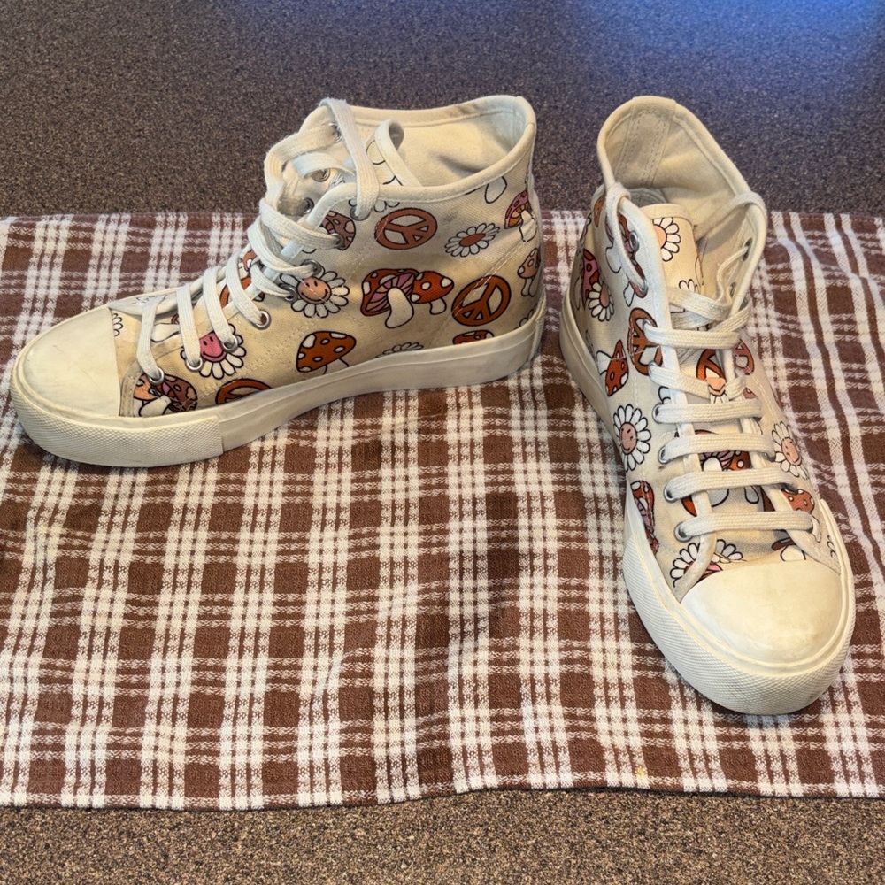 American Eagle Outfitters Cream and Orange High-Top Sneakers